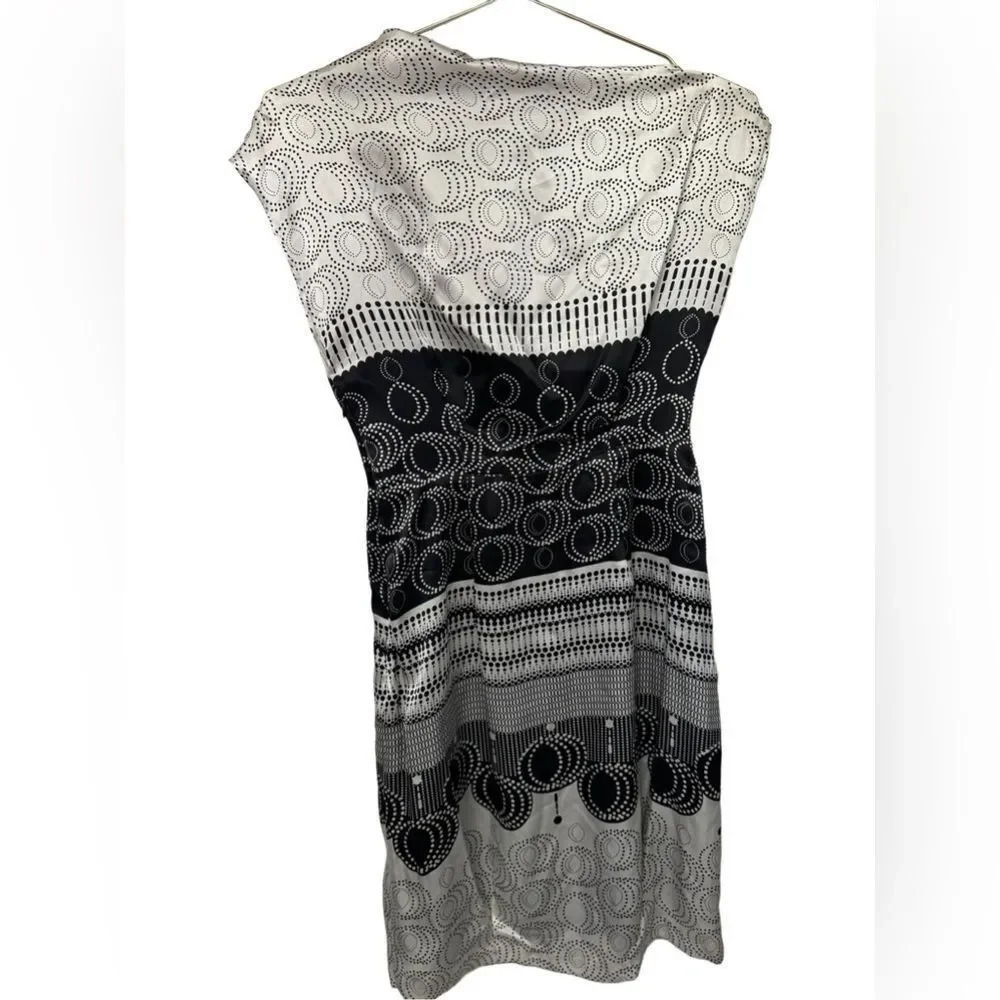 Eva Franco Geometric Print Silkie Poly Blend Dress size 0 NWOT